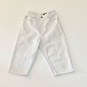 Eddie Bauer white denim capris Classic-Fit, Outdoor Outfitter. S (4-6).
